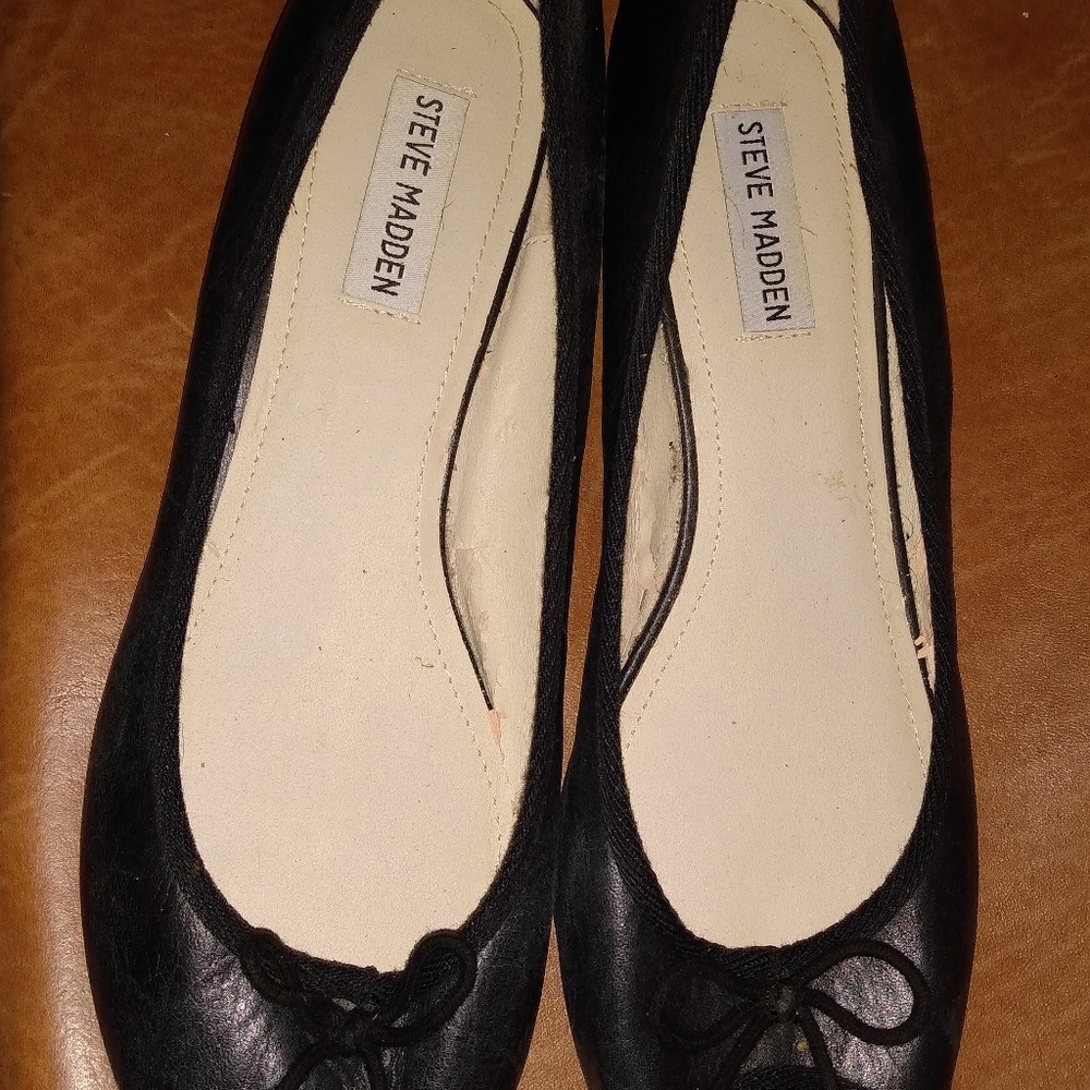 STEVE MADDEN LEATHER FLATS